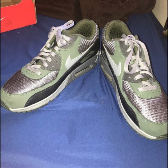 NIKE (WILL TAKE BEST OFFER) AIRMAX 90 - Picture 4 of 6